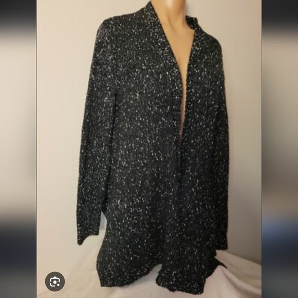 Kensie Black and White Asymmetric Chanki Sweter Cardigan - Picture 5 of 5